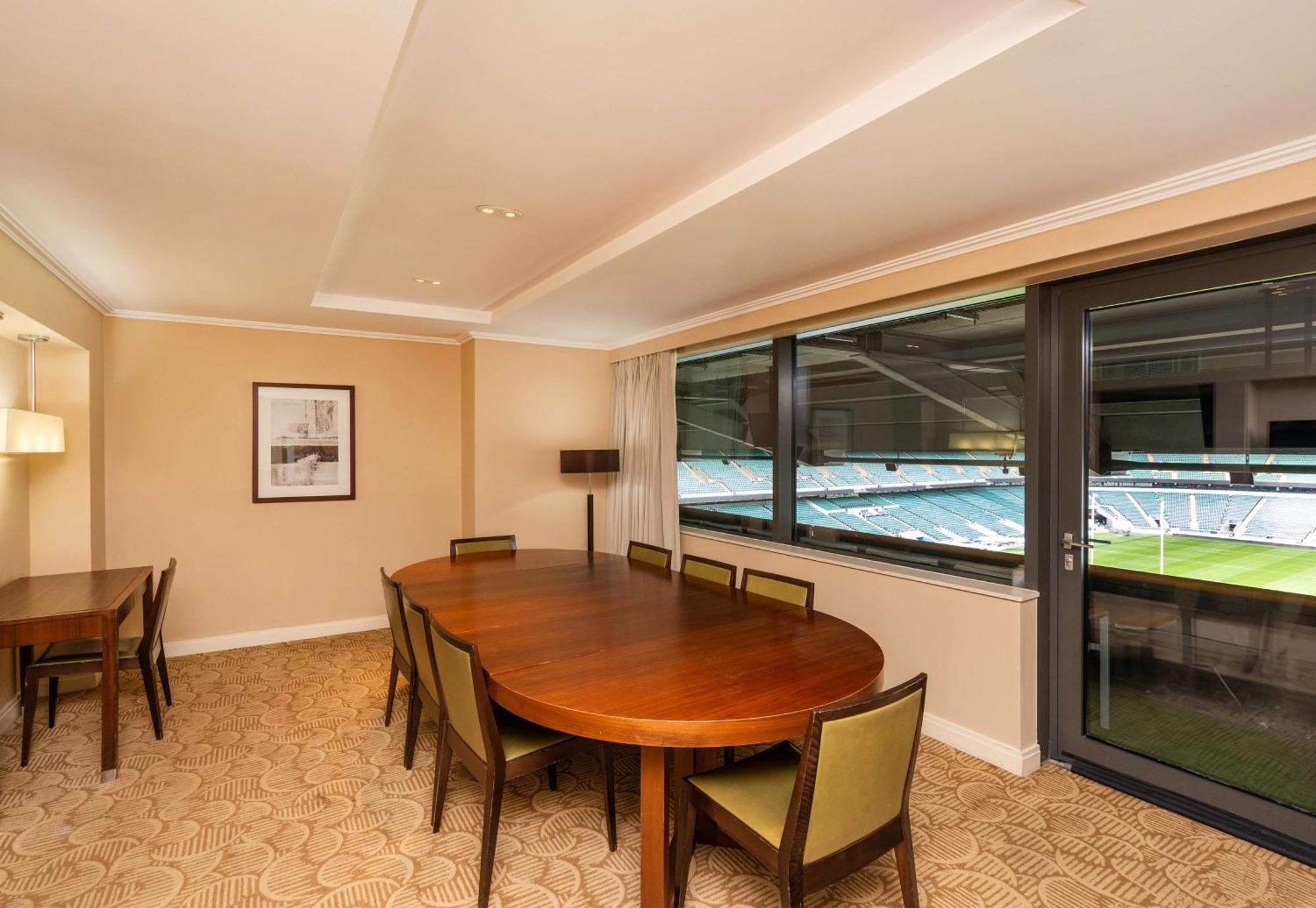London Twickenham Stadium Hotel, A Member Of Radisson Individuals Ngoại thất bức ảnh